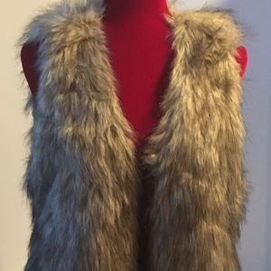 Me Jane tan faux fur open vest size Large